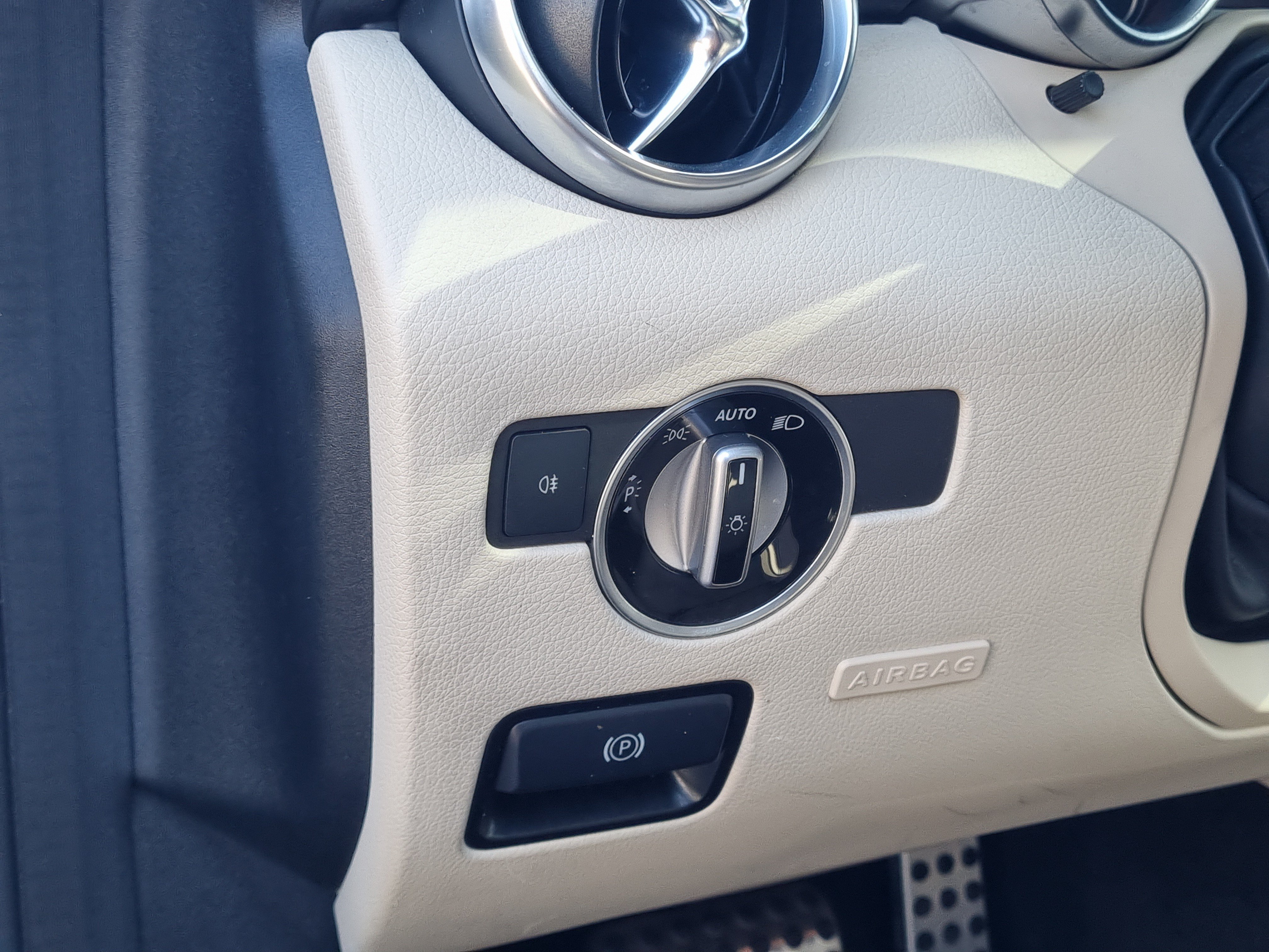 Used 2020 Mercedes-Benz SLC 300 w/ Premium Package image 18