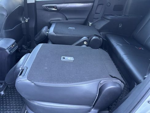 Used 2021 Toyota Highlander Platinum AWD/4WD image 22