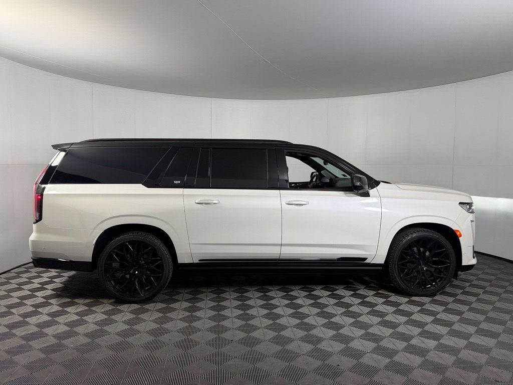 Used 2024 Cadillac Escalade ESV Sport Platinum w/ LPO, ONYX Package AWD/4WD image 4
