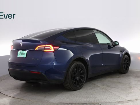 Used 2022 Tesla Model Y Long Range image 12