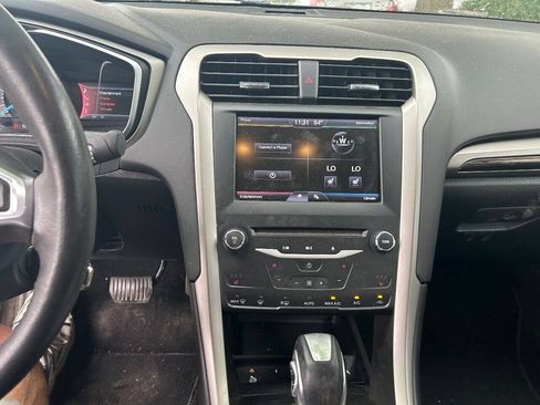 Used 2013 Ford Fusion SE FWD image 11