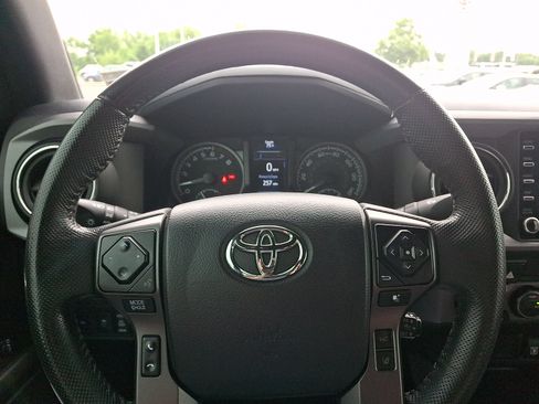 Used 2021 Toyota Tacoma TRD Sport AWD/4WD image 18