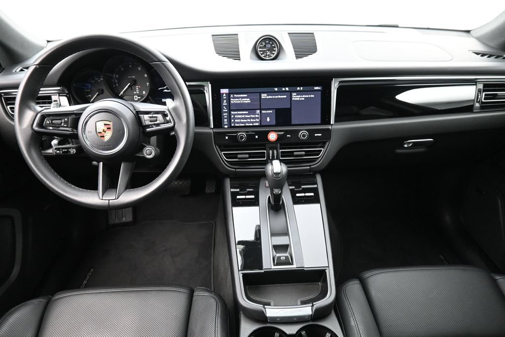 Certified 2026 Porsche Macan AWD/4WD image 6