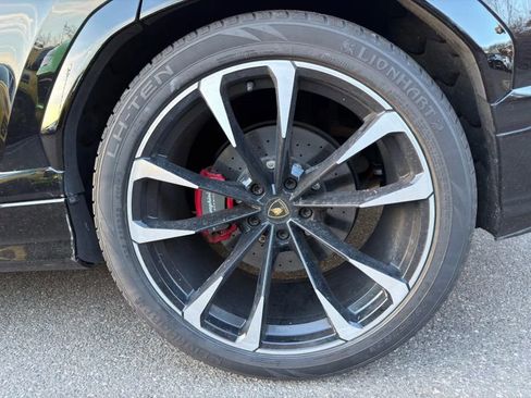 Used 2020 Lamborghini Urus image 24