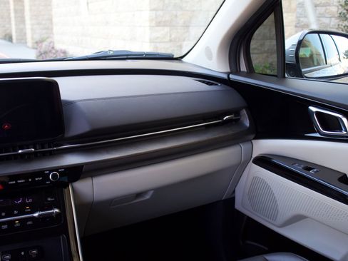 Used 2024 Kia Carnival SX FWD image 16