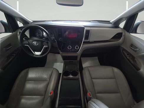 Used 2017 Toyota Sienna XLE Premium AWD/4WD image 29