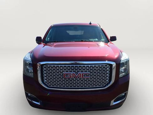 Used 2017 GMC Yukon XL SLE w/ SLE Value Package AWD/4WD image 2