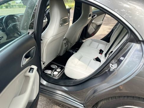 Used 2014 Mercedes-Benz CLA 250 image 4