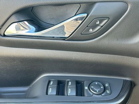 Used 2023 GMC Acadia SLT image 31