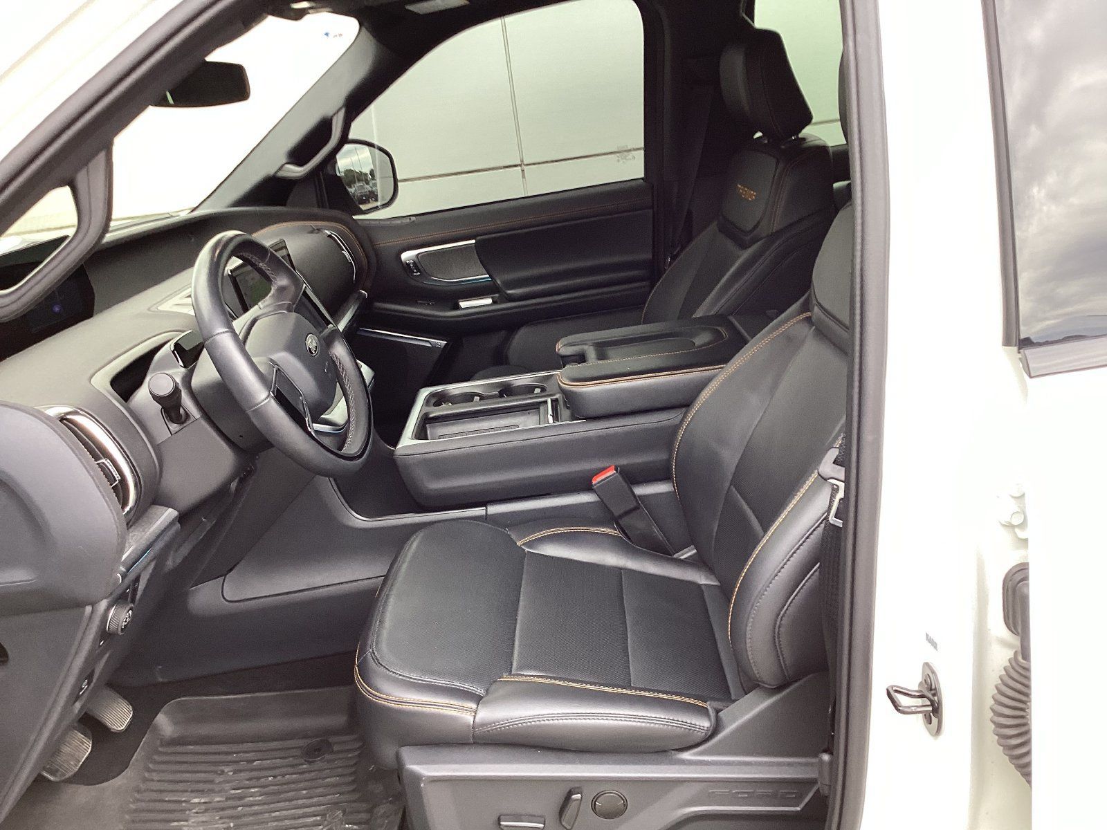 Used 2025 Ford Expedition Tremor AWD/4WD image 5