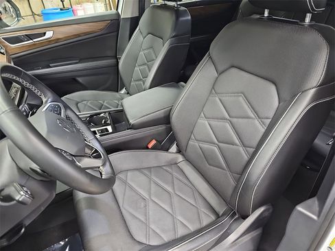 Used 2025 Volkswagen Atlas SE image 15