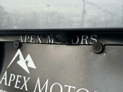 Used 2018 Volkswagen Tiguan SE w/ Panoramic Sunroof Package image 8