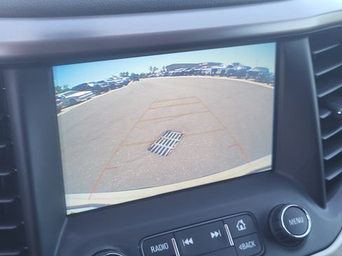 Used 2019 GMC Acadia SLT AWD/4WD image 18