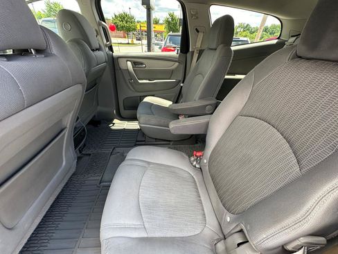 Used 2015 Chevrolet Traverse LT w/ Style and Technology Package FWD image 9