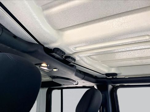 Used 2019 Jeep Wrangler Unlimited Sahara AWD/4WD image 13