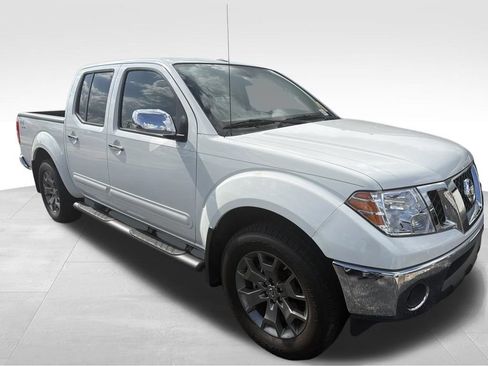 Used 2016 Nissan Frontier SL w/ Moonroof Package AWD/4WD image 16