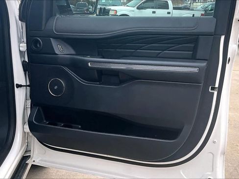 Used 2019 Ford Expedition Platinum image 22