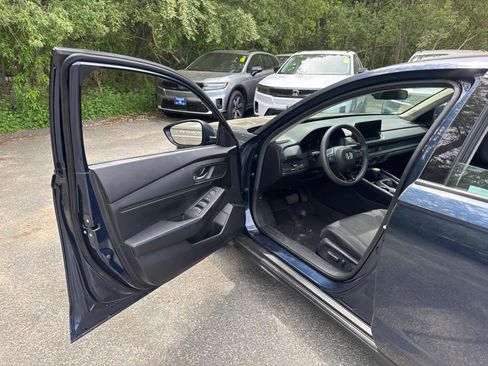 Used 2024 Honda Accord EX image 12