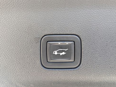 Used 2021 Chevrolet Tahoe Premier w/ Premium Package RWD image 15