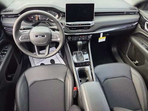 New 2026 Jeep Compass Latitude image 8
