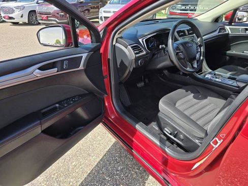 Used 2019 Ford Fusion SE FWD image 13