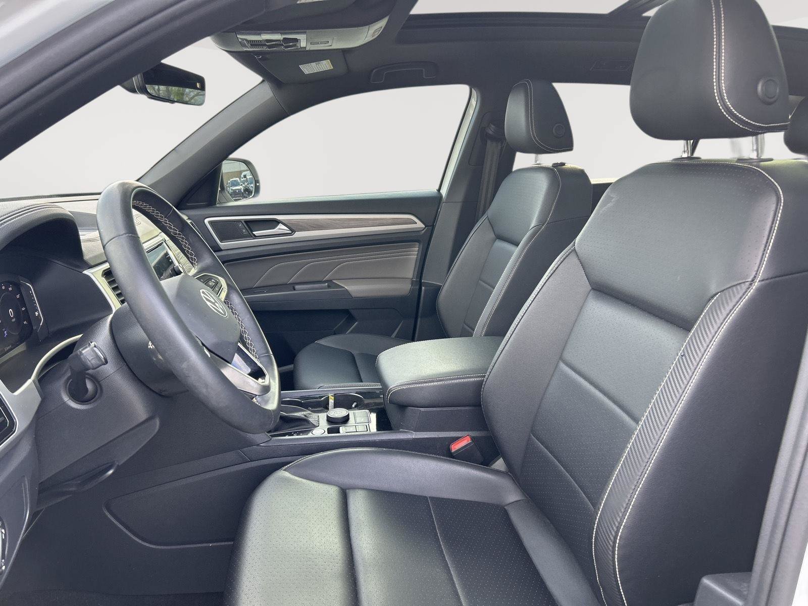 Certified 2023 Volkswagen Atlas Cross Sport SE w/ Panoramic Sunroof Package AWD/4WD image 19