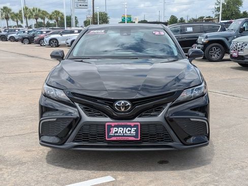 Used 2023 Toyota Camry SE FWD image 3