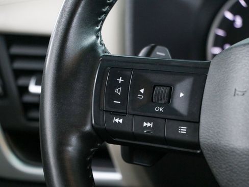 Used 2025 Nissan Rogue SV FWD image 13