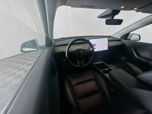 Used 2022 Tesla Model Y Long Range image 17