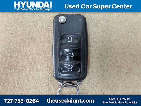 Used 2012 Volkswagen Beetle 2.5 FWD image 28