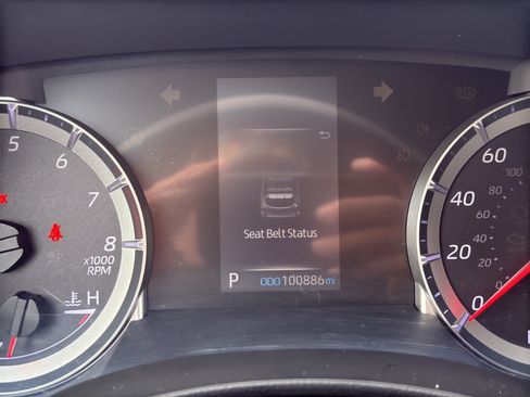 Used 2020 Toyota Highlander LE AWD/4WD image 18