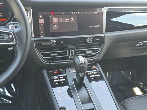 Certified 2026 Porsche Macan AWD/4WD image 27