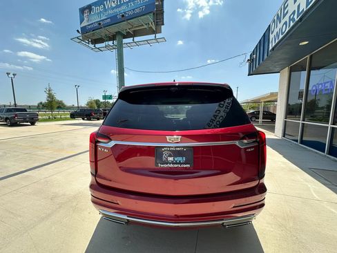 Used 2020 Cadillac XT6 Premium Luxury FWD image 2