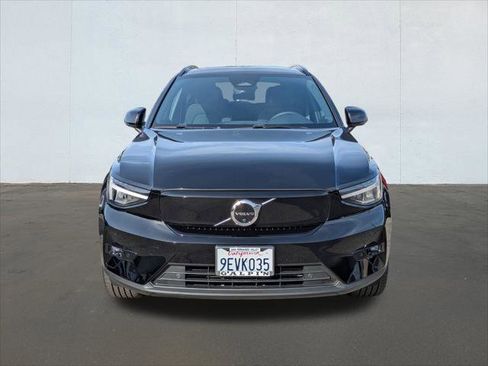Used 2023 Volvo XC40 Recharge Plus image 8