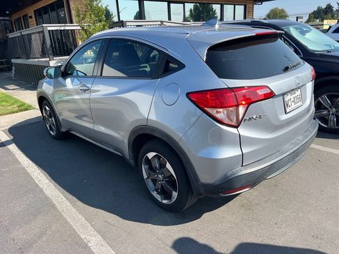 Used 2018 Honda HR-V EX-L image 4