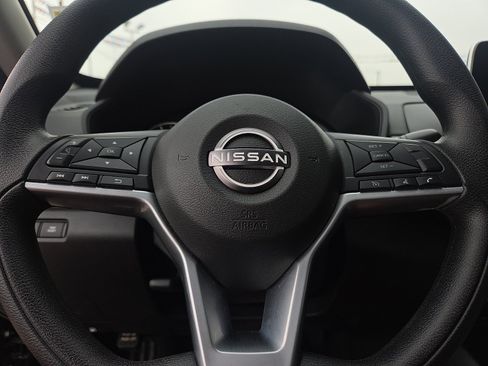 Used 2025 Nissan Altima 2.5 SV FWD image 12