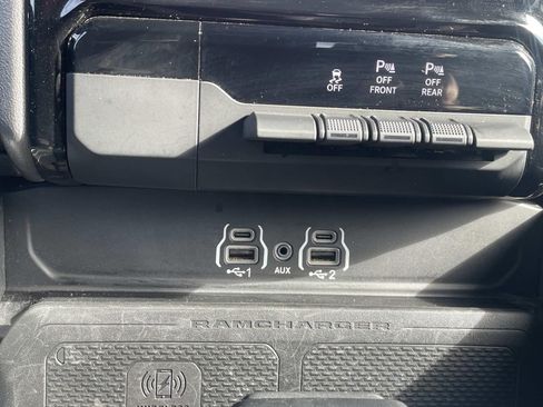 Used 2025 RAM 1500 Laramie image 10