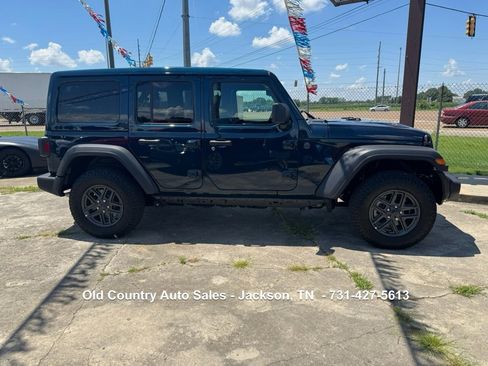 Used 2025 Jeep Wrangler Sport image 6