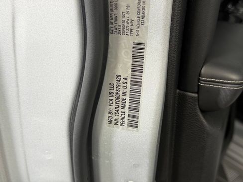 Used 2023 Jeep Grand Cherokee Overland AWD/4WD image 23