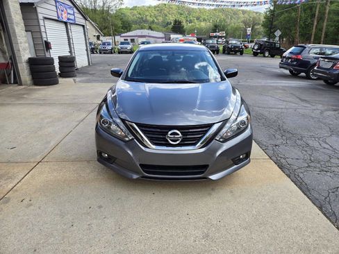 Used 2017 Nissan Altima 2.5 SR w/ Midnight Edition Package FWD image 3