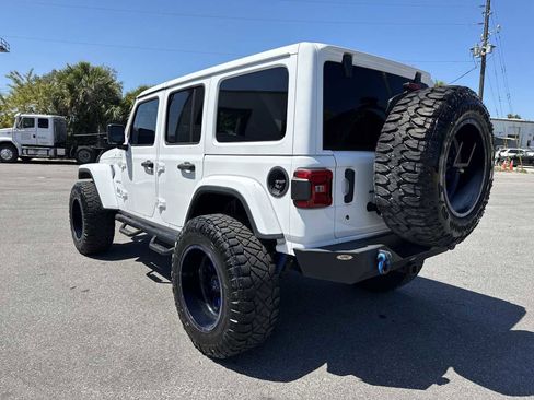 Used 2018 Jeep Wrangler Unlimited Sahara AWD/4WD image 4