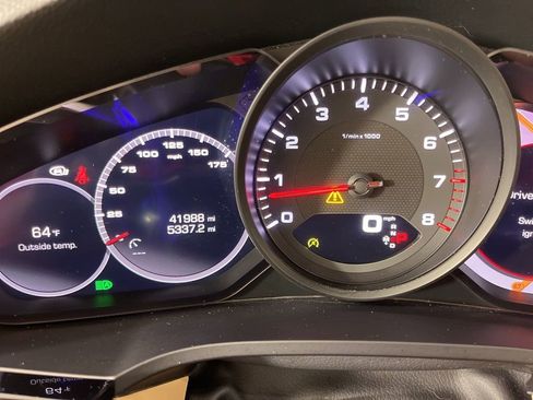 Used 2019 Porsche Cayenne Base image 34