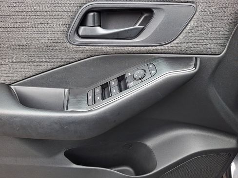 Used 2023 Nissan Rogue S image 12