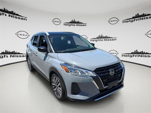 Used 2021 Nissan Kicks SV FWD image 8