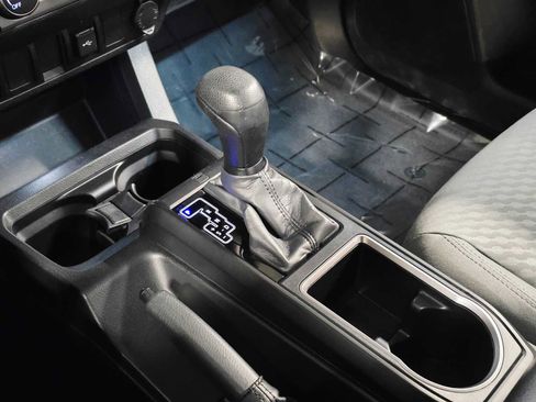 Used 2022 Toyota Tacoma SR image 15