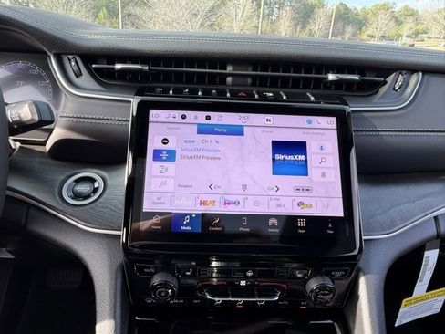 New 2025 Jeep Grand Cherokee Limited image 18