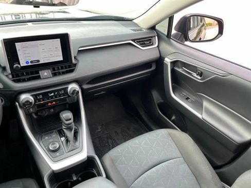 Used 2024 Toyota RAV4 AWD Hybrid image 9