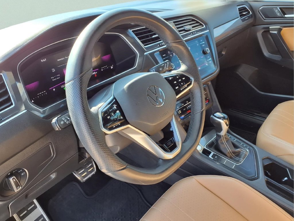 Used 2024 Volkswagen Tiguan SE R-Line w/ MDO Package, Three-Row FWD image 16