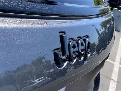 Used 2023 Jeep Compass Latitude AWD/4WD image 30