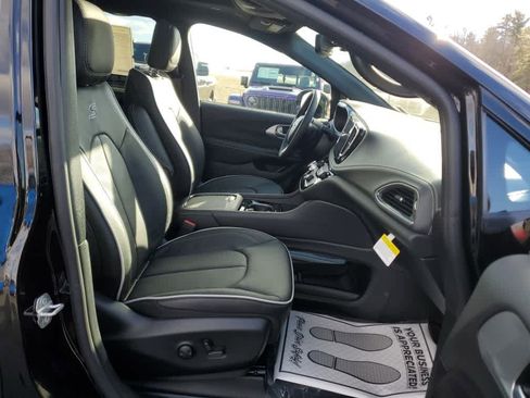 New 2026 Chrysler Pacifica Limited w/ S Appearance Package image 24